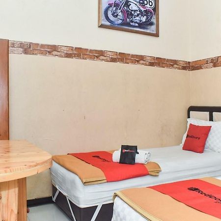 Hotel Reddoorz At Omah Wetan Sawojajar Malang Extérieur photo