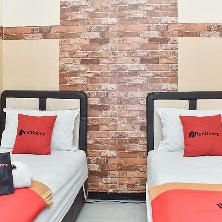 Hotel Reddoorz At Omah Wetan Sawojajar Malang Extérieur photo