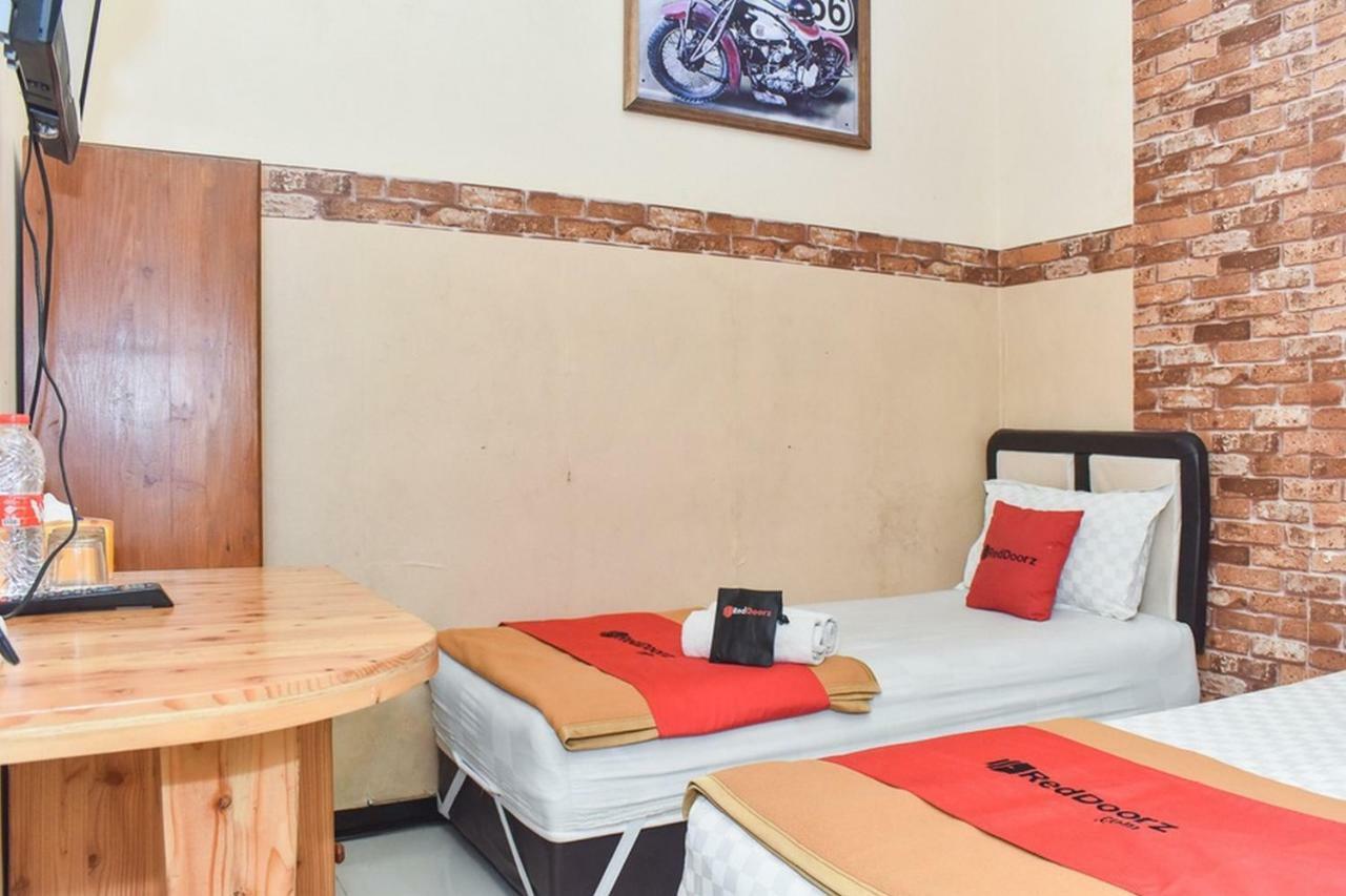 Hotel Reddoorz At Omah Wetan Sawojajar Malang Extérieur photo