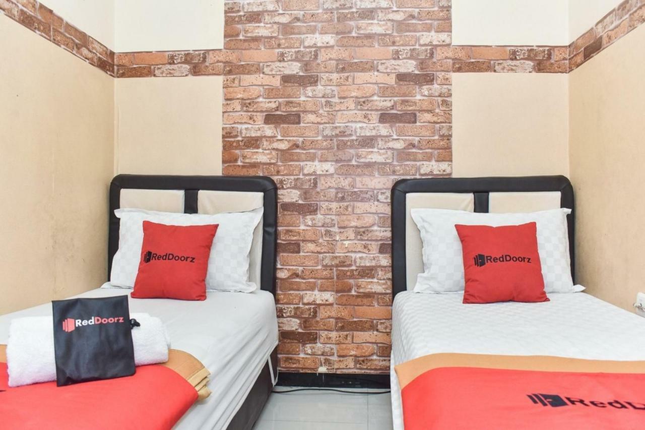 Hotel Reddoorz At Omah Wetan Sawojajar Malang Extérieur photo